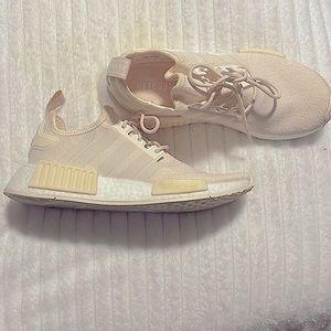 womens adida running shoe !!